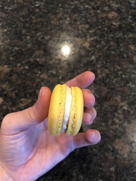 I finally, finally figured it out. 30  tries! : macarons