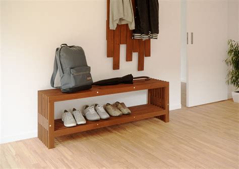 Mögen sie einfachheit in ihrem interieur? Modernes Schuhregal - Modernes weißes Schuhregal mit ...