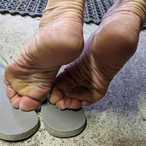 Thick soles, milf soles, giantess feet, ebony soles, candid soles, mature feet, wrinkled soles, granny feet, mom soles, granny soles. Pin on Mature Soles