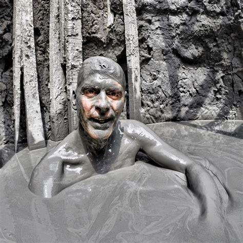 Volcan de lodo el totumo (mud volcano). Mud Volcano - Volcan de Lodo El Totumo Colombia Foto ...