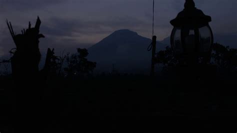 Merupakan sebuah hiburan tersendiri bisa mancing di waktu malam dengan memilih tempat di waduk. Timelapse Cinematic Menjelang Malam Hari di Gunung Sindoro ...