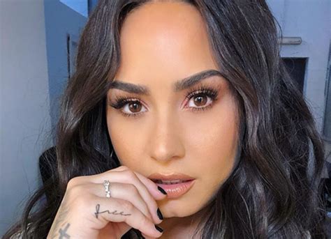 Loco escrito — hasta el amanecer 03:50. La foto de Demi Lovato embarazada que ha dejado loco a ...