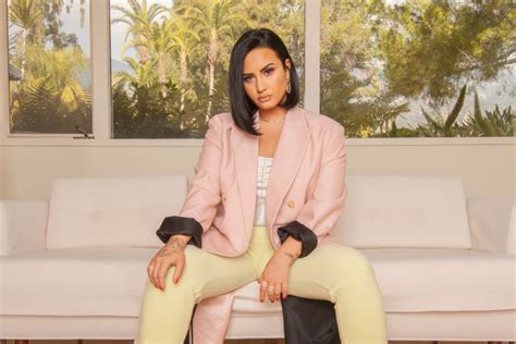 Demi lovato überrascht ihre fans mit einer neuen, schicken frisur. Demi Lovato | News | Demi Lovato ist mit neuer Single "I ...