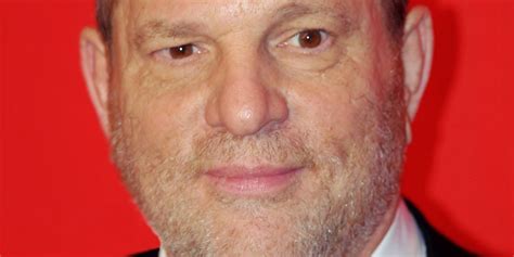 Disgraced movie mogul harvey weinstein will be extradited to california after a new york judge's approval, where he faces additional sexual assault charges. Harvey Weinstein muss für 23 Jahre ins Gefängnis