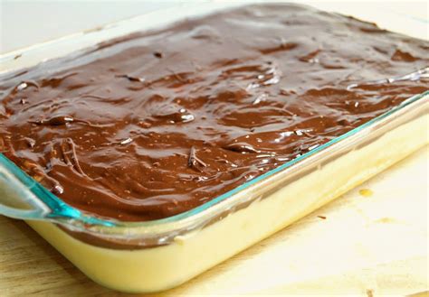 Boston cream poke cake is a very simple, luscious dessert. Boston Cream Poke Cake | Boston cream pie, Boston creme ...