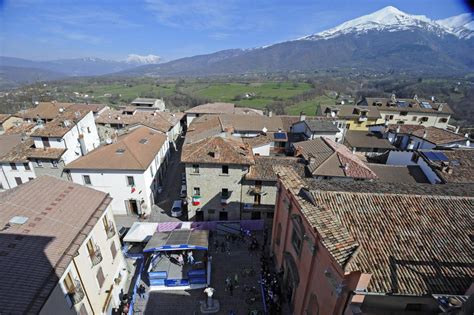 Renzi: «Tangentari all'amatriciana». E Amatrice protesta ...