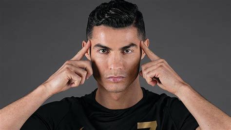 Cristiano ronaldo une nouvelle coiffure avant d affronter le pays. Cristiano Ronaldo enflamme Instagram avec sa nouvelle ...