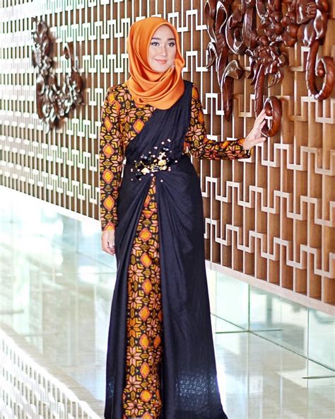 Contoh hijab modern terkini yang ditampilkan memang sangat memanjakan mata, terlebih desain busana muslim yang ditawarkan bisa didapatkan diberbagai toko hijab. Model Baju Dres Dian Pelangi / Jual Ghifa Gamis Brokat ...