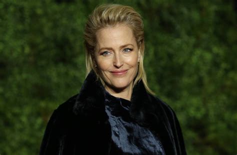 Gillian anderson ретвитнул(а) brandeis university. Gillian Anderson, el triunfal segundo acto de la estrella ...