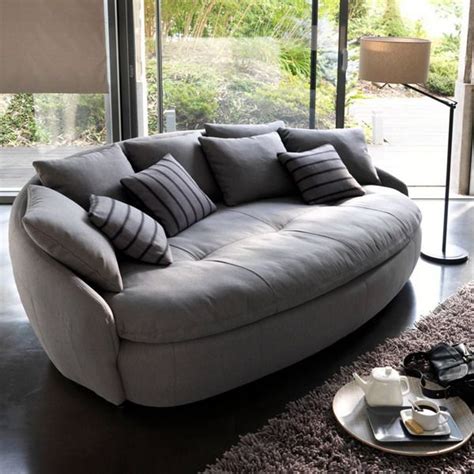 Create a scene in the living room with a furniture piece that becomes an instant focal point. Rundes Sofa - Arhouou