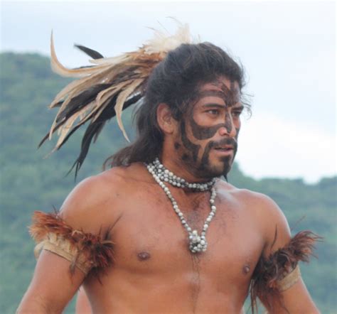 La civilisation rapanui croyait en différents cultes et différents lieux. Rapanui Dancer 7 - a photo on Flickriver