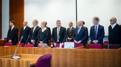 The person familiar with the probe didn't identify the firms or individuals being investigated. Prozessauftakt in Bonn: Cum-Ex-Akteure vor Gericht