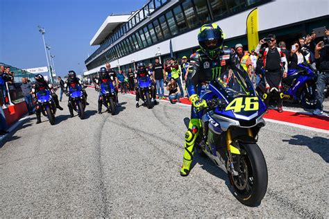 Twenty races are scheduled this season. dainese-riding-masters-motogp-class-experience-2020 ...