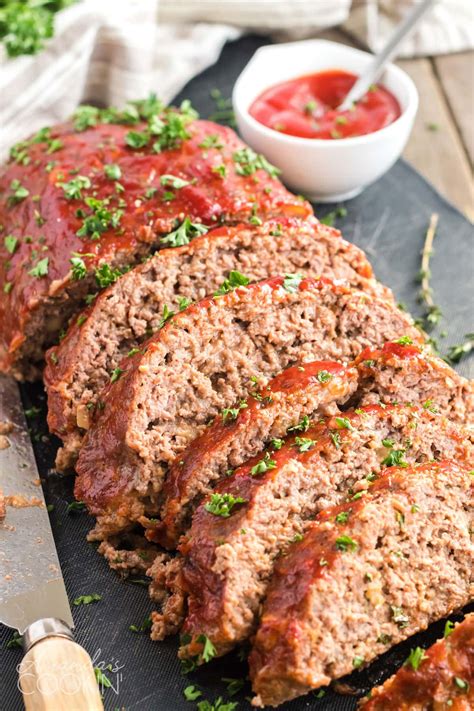 This is a meatloaf recipe for people who love their meatloaf oozing with flavour, moist and tender yet not crumble apart when sliced, and a sticky caramelised meatloaf glaze. Best 2 Lb Meatloaf Recipes / Mom's Favorite Meatloaf | RecipeLion.com / Easy recipe for the best ...