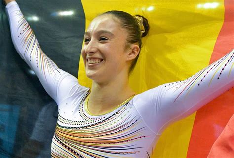 In augustus slingerde nina derwael (18) zichzelf op het ek gymnastiek in glasgow naar goud op de guido: Dit is het belangrijkste nieuws van de ochtend | De Morgen