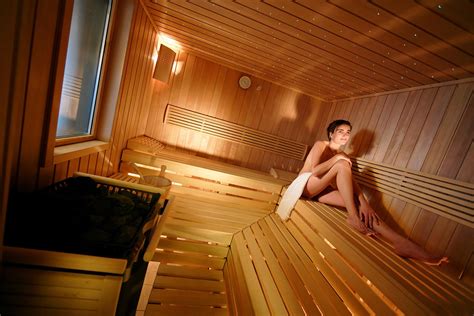 Users rated the hidden camera at the solarium ! Sauna - Willkommen im Hotel Eiger**** Mürren ...