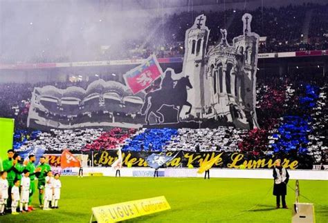 Asistencia de maxwel cornet tras botar una falta. Lyon - St.Etienne 01.03.2020