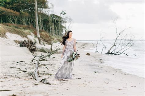 Making of video vom fotoshooting mit dorothea wierer fuer die werbekampagne. Hochzeitsfotograf an der Ostsee | Eine Meerbraut in Prerow | Freie Trauung am Meer - Katja ...