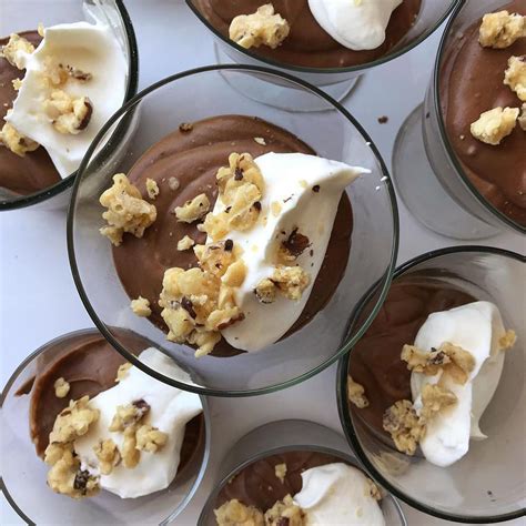 149 thoughts on chocolate mousse with cinnamon sautéed bananas. Uz preukusan čokoladni mousse po receptu Chrissy Teigen ...