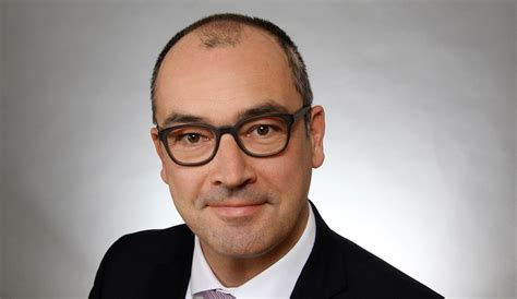 Christoph niemann (*1970) is an artist, author and animator. Lars Niemann ist jetzt Fides-Geschäftsführer in Bremen