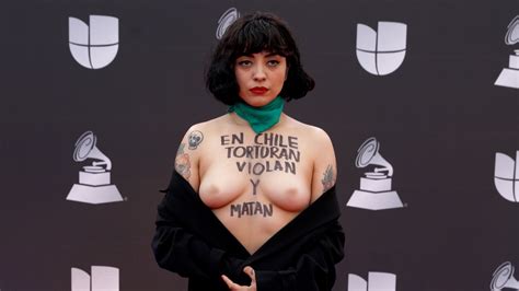 Mon laferte lyrics with translations: Chilean Musician Mon Laferte Made a Political Statement at ...