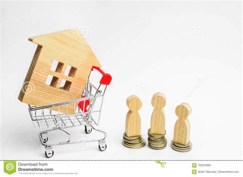 Chance auf die perfekte immobilie haus aus zwangsversteigerung eigentumswohnung per zwangsversteigerung bieten bei. Leute, Haus In Der Supermarktlaufkatze Auktion ...