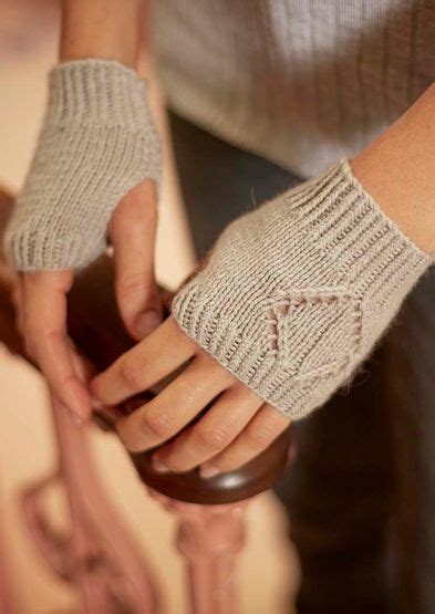 Using matching yarn and a tapestry needle, sew the seam up the side of arm/wrist warmers. Pin by majesticjulysam on small knitting projects cool ...