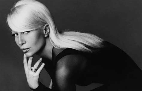 See an archive of all the assassination of gianni versace stories published on vulture. Donatella Versace Jung - Morning Laugh