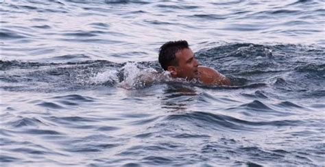 Με απόφαση του αντιπεριφερειάρχη χαλκιδικής αποφασίστηκε η απαγόρευση της κυκλοφορίας πεζών και τροχοφόρων κάθε είδους, στο δήμο κασσάνδρας για ένα 24ωρο και συγκεκριμένα Ο Ζάεφ απολαμβάνει τις διακοπές του στην Χαλκιδική ...