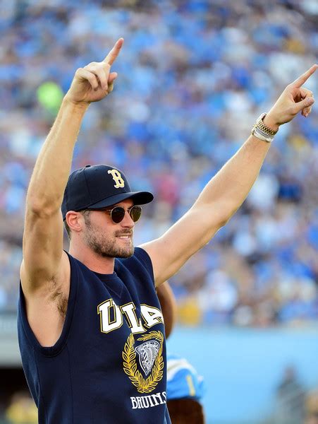 Kevin love ретвитнул(а) usc women's basketball. Kevin Love Plays UCLA Cheerleader ⋆ Terez Owens : #1 ...