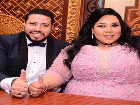 كشفت الفنانة الكوميدية شيماء سيف، عن إصابتها بمرض سرطان الثدي، خلال استضافتها مع الإعلامي نيشان، في برنامج توأم روحي. بعد عقد قرانها.. شيماء سيف توجه رسالة ليحيى الفخراني | مصراوى