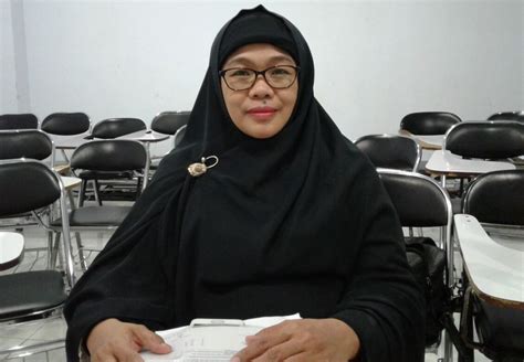 Sunat bayi perempuan masih menuai pro dan kontra dari berbagai kalanangan. Kesehatan FKM UMI. Begini Cara Khitan pada Perempuan ...