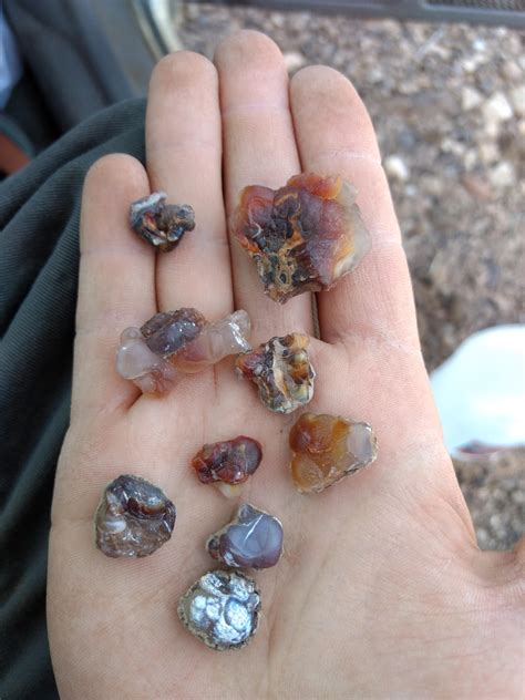 Əsas məqsədimiz bu qanlı cinayətin heç vaxt unudulmamasıdır. Fire agate bits found at Saddle Mountain, AZ : rockhounds