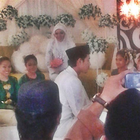 Insiden yang berlaku pada jam 11.20 pagi itu. 22 Gambar Perkahwinan Izzue Islam Dan Awin Nurin