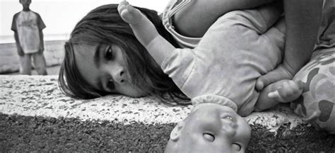 BAMBINI DI 7 ANNI abusano di una compagna di classe ...
