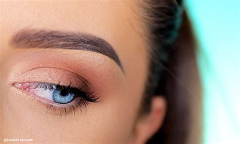 Eye shadow can be a foolproof step in your beauty routine. Do You Want to Apply Eyeshadow Like a Pro? - Her Style Code