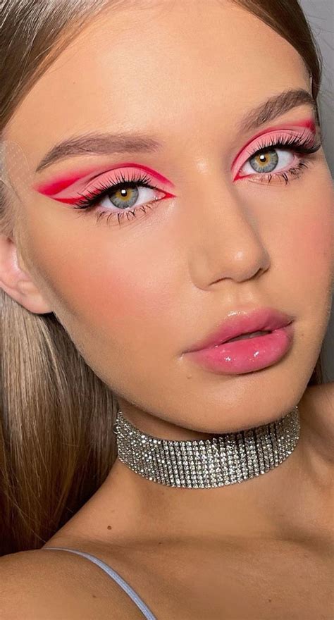 35 Cool Makeup Looks That'll Blow Your Mind : Pink and Red Look