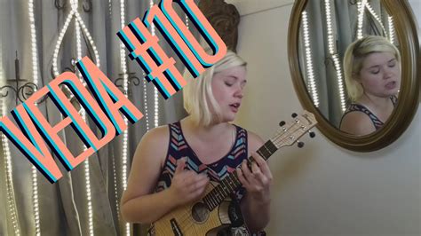 Like amy, she started in jazz, suffers from mental illness and is now moving into pop. Rehab - Amy Winehouse | Ukulele Cover - YouTube