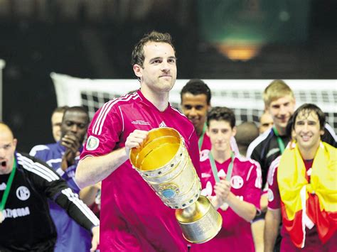 Heute fiebern 64 teams, darunter auch zahlreiche amateurvereine, ihrem los entgegen. DFB-Pokal: Heute wird gelost! HSV und St. Pauli hoffen auf ...