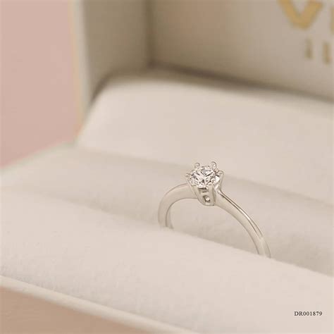 Harga emas perhiasan mulai dari cincin emas, kalung emas hingga gelang emas dan emas batangan di semar nusantara. 3 Cara Mendapatkan Harga Cincin Emas Putih Terbaik - V&Co ...