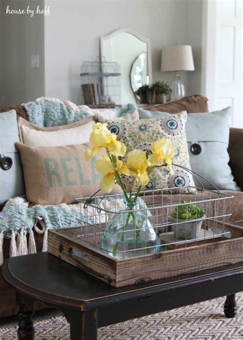 In need of some beach essentials for your home? 20+ Super Modern Living Room Coffee Table Decor Ideas That ...