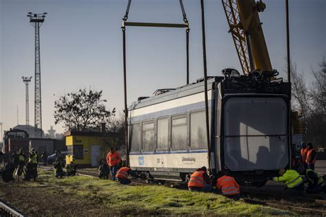 Hét közben az egyik festékboltban dolgozik. Szombat Esti Láz Film Videa / Film-Magyarul!™ Bosszúállók: Végjáték 2019 Teljes ... - Teljesen ...