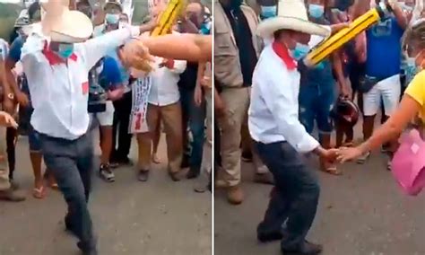 Durante la noche de este jueves se emitió una nueva franja electoral de las primarias presidenciales del 18 de julio, en la que joaquín lavín apeló directamente a daniel jadue, a quien ha considerado. Pedro Castillo sorprende con pasos de huayno durante su ...