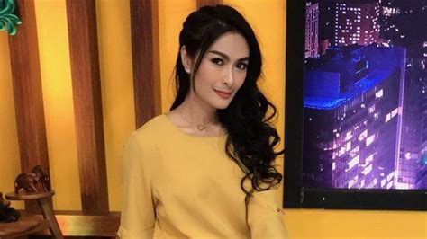 Yup.devano danendra, mungkin nama ini masih sangat absurd di indera pendengaran sobat demikian sedikit warta dari enjum perihal biodata dan profil devano danendra beserta foto. Devano Danendra Genap 17 Tahun, Iis Dahlia Belikan Mobil dengan Harga Fantastis untuk Putranya ...