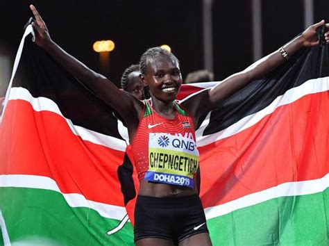 Oro alla keniana ruth chepngetich. Maratona femminile Doha. Oro alla keniana Ruth Chepngetich ...