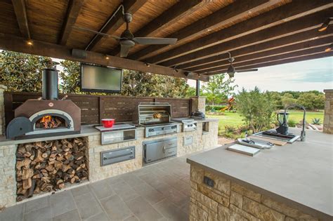 Outdoor kitchen pictures and ideas. 10 Gorgeous Backyard Kitchen Designs | DIY Network Blog ...