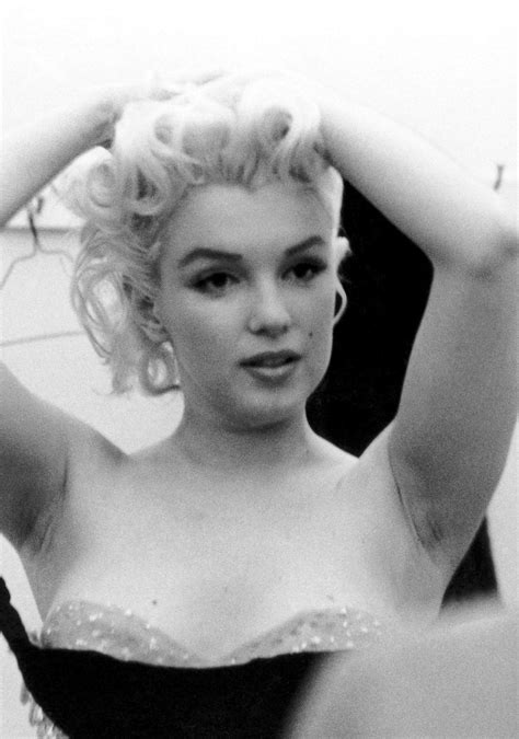 Dalam beberapa foto, nikita bahkan berpenampilan seperti marilyn monroe hingga bikin heboh netizen. Marilyn Monroe | Marilyn monroe hair, Norma jean marilyn ...