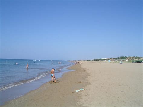 Die etwa 3,5 kilometer lange çolaklı plaji beginnt einige kilometer außerhalb von side auf der ostseite der landzunge. Bild "Strand des Club Grand Side" zu Club Grand Side in ...