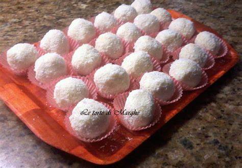 La torta raffaello è un dolce golosissimo al quale difficilmente si resiste. Cioccolatini al cocco tipo raffaello.... | Le torte di Marghe