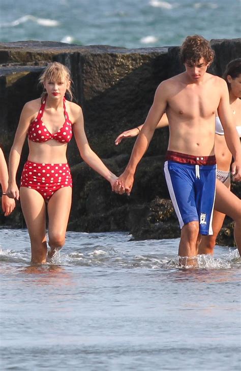 Born taylor alison swift on 13th december, 1989 in. Taylor Swift's ex-boyfriends: What happens when they breakup